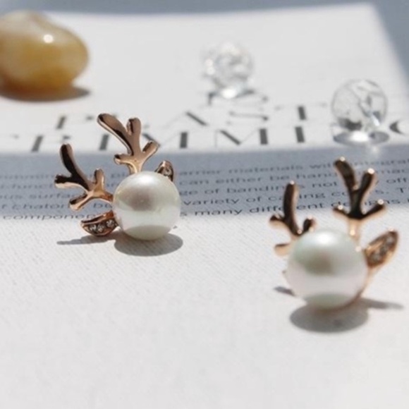 Pearl Reindeer Earrings - Picture 3 of 4